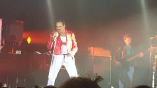 DIOS SALVE A LA REINA Living on My Own