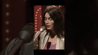 Emmylou Harris sings Dolly Parton's "Blue Ridge Mountain Boy" 1976
