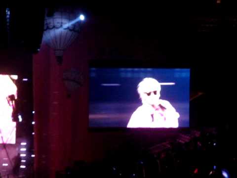 SMTOWN: Key *SHINee* & Krystal *F(x)*-My first kiss [fan-cam]