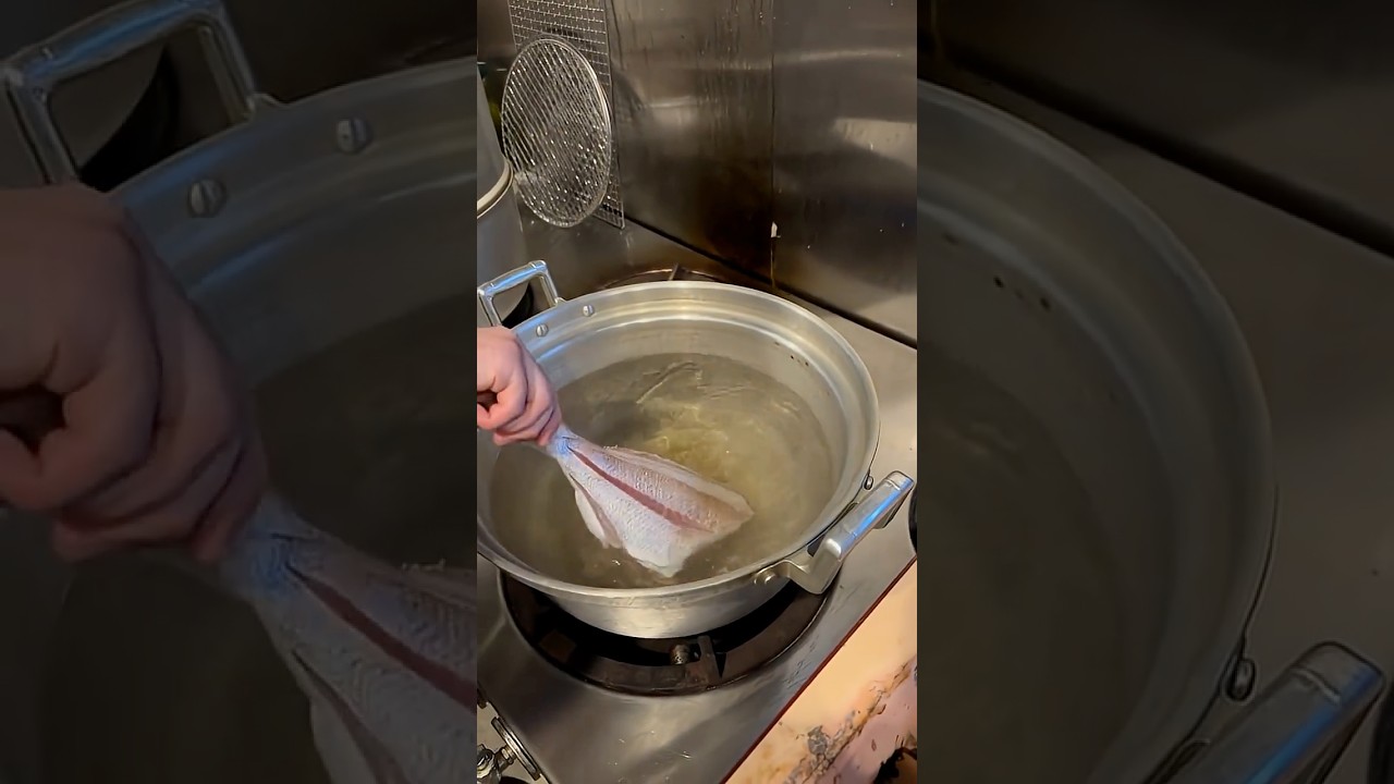 口の中でプリプリと躍動する食感…地魚のお造りができるまで。 #sushi #寿司