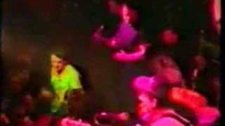 Angelic Upstarts - Leave Me Alone ( Live )