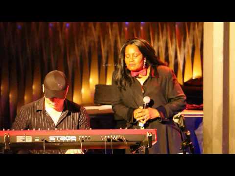 "Reverent Lee" include lyrics (Roberta Flack) - Harriet Lewis Family at the BIX