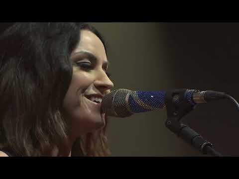 Amy Macdonald performs "The Hudson" for Glasgow's Clyde 1 LIVE