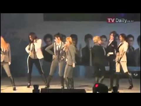 111121 SNSD - Genie, The Boys @ Valkyrie Concert