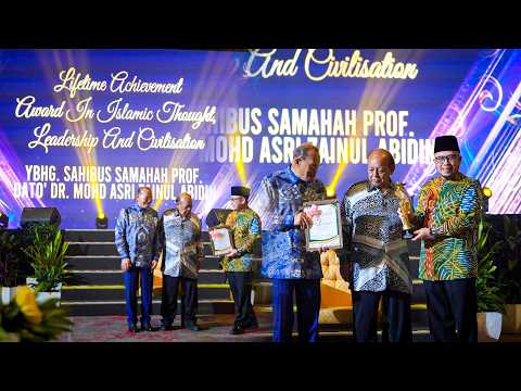 Dr MAZA Menerima Anugerah Lifetime Achievement Award in Islamic Thought, Leadership and Civilization