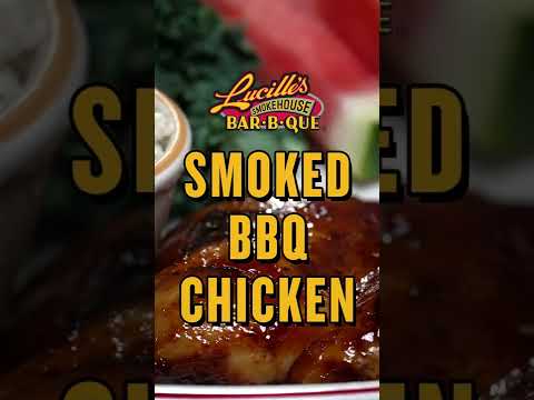 Veja como seu frango defumado favorito para churrasco é feito no Lucille's BBQ