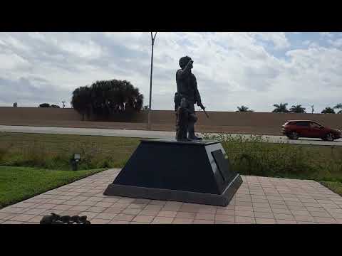 Monumentos no Eco Park. Iraque, Segunda Guerra Mundial, Vietnã, Coréia, Marinha Mercante, Purple Heart, Gold Star Mothers.