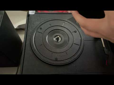 Vinyl Play: Queen - We Will Rock You/We Are The Champions (1977)