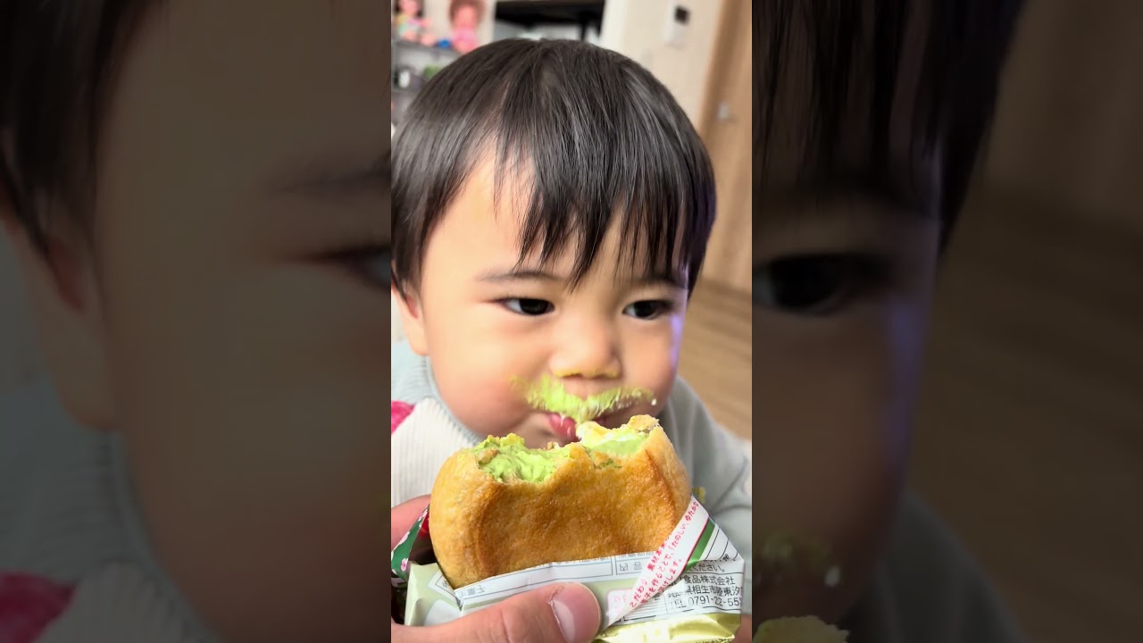 👩のシュークリーム食べたよ🧁#しまいにっき#年子姉妹＃1歳児#3歳児＃4歳児#shorts