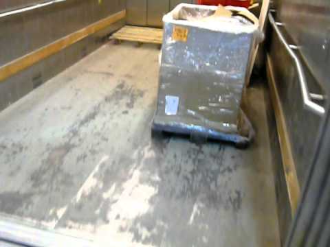 HUGE Thyssen Krupp elevator@Baumax, Bratislava