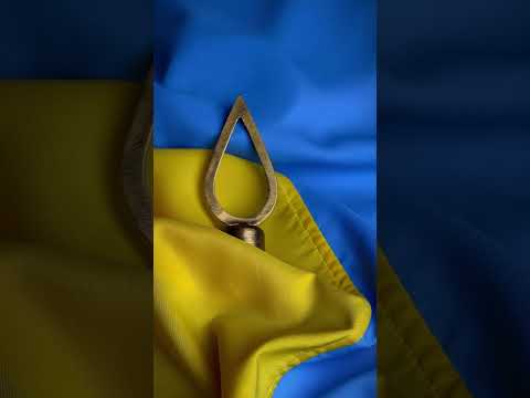 Набор для двух флагов, держатель, флаг Украины и УПА габардин двусторонний, древко 2 м, наконечник Тризуб - фото 2 - id-p1863426764