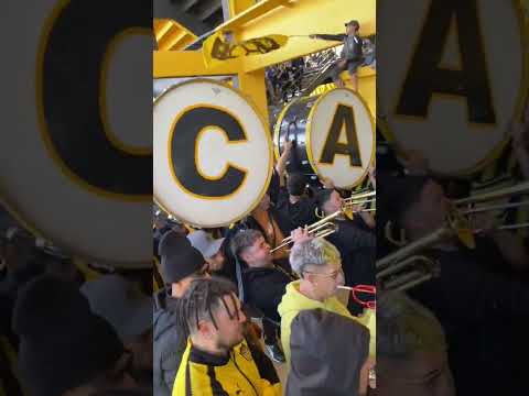 "PREVIA DE PEÑAROL | URUGUAY | HINCHADAS LATAM | #futbol #uruguay #peñarol #music #repique" Barra: Barra Amsterdam &bull; Club: Peñarol