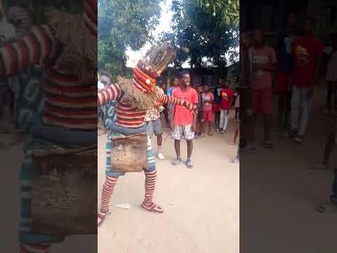 Katotola vs Utenu vizavi, watch the Luvale Makishi Dance Battle as Katotola takes on Utenu