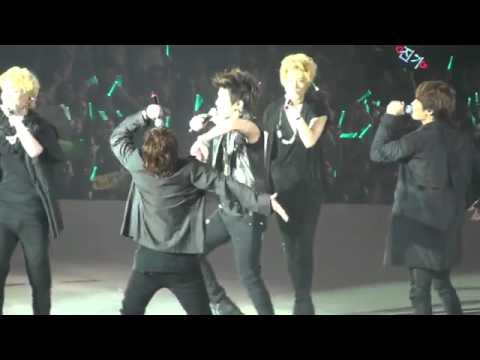 110910  SHINee Stand By Me @ SHINee World Concert in Singapore