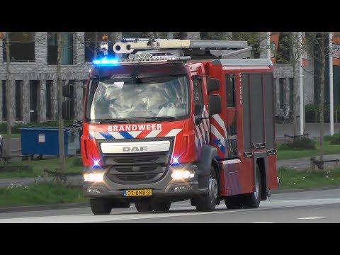 Brandweer Groningen [TS 01-1832] met 'spoed' door Groningen