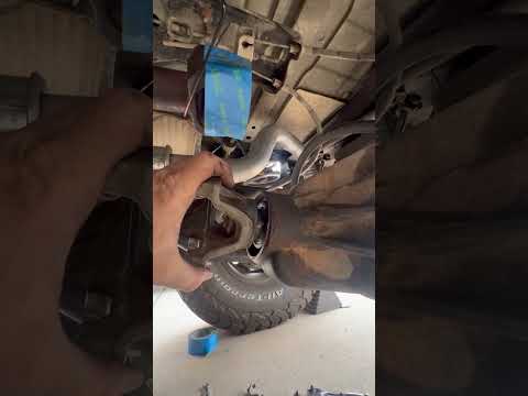 Bad pinion bearing due to bad driveline angles on a Jeep Wrangler Rubicon #jeeptj #jeepwrangler