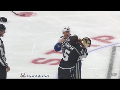 Brandon Prust vs Andy Andreoff