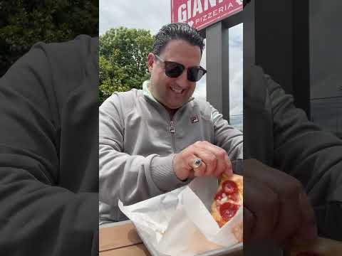 Lil Mo Eats – Gianni's Pizzeria