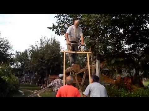 ETNO tradicija,struganje dasaka-scraping boards