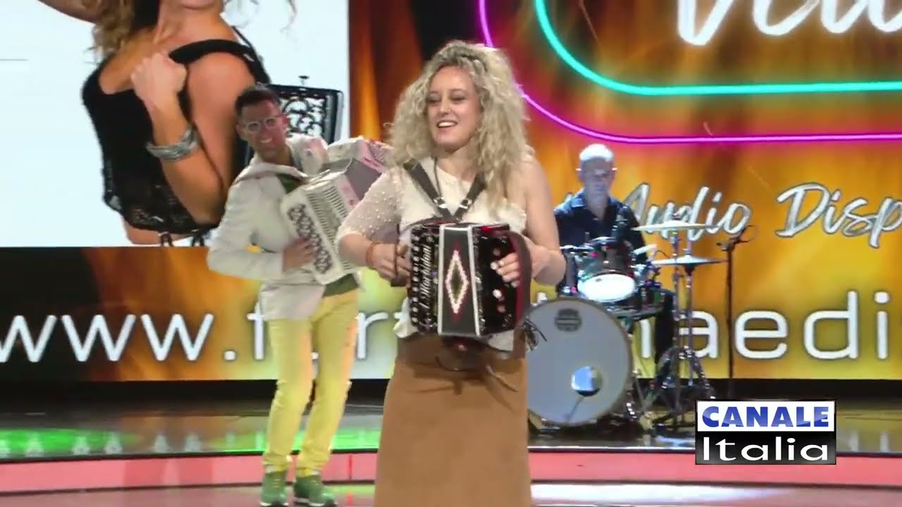 Veila feat Giuseppe Spinelli - "GAUCHA" (cumbia) Canale Italia SPECIALE FARFALLINA Cantando Ballando