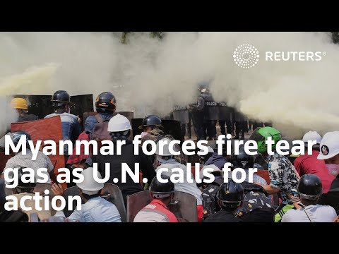 聯合國呼籲採取行動,緬甸軍隊發射催淚瓦斯。 (Myanmar forces fire tear gas as U.N. calls for action)