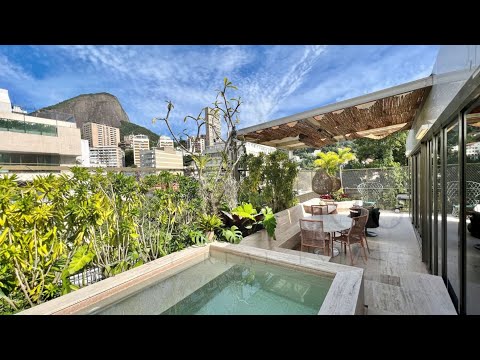 W04.961 - Cobertura duplex de alto padrão reformada no Leblon