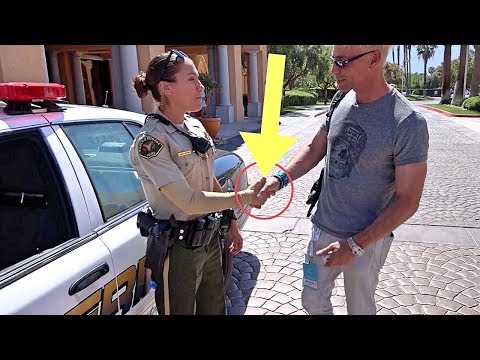 FEMALE POLICE OFFICER FOOLED BY MAGICIAN!!! (BEST COP TRICKS)