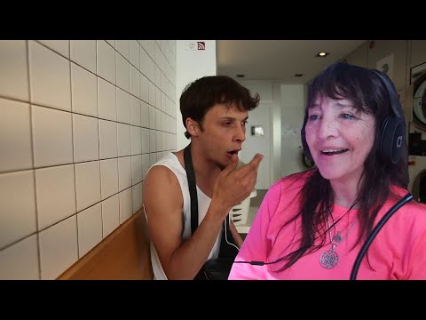 PSICOLOGA REACCIONA A AYAX - ESTILO TARAOTARANTINO (ONE SHOT)