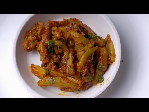 Pointed Gourd - Parval nu Shaak - By VahChef @ VahRehVah.com