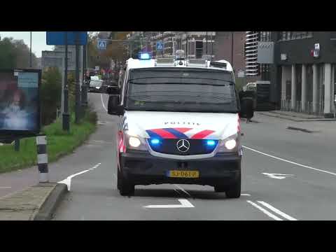 Rijopleiding Politie ME Haarlem met spoed over de Leidsevaart in Haarlem