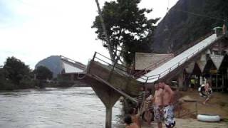 preview picture of video 'big water slide in Laos'