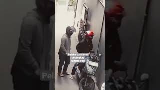 Download lagu Pelaku curanmor tertangkap kamera cctv #music #videos #shortvideo #kameracctv #pencurian #pencuri mp3