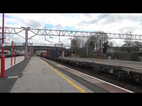 (HD) Freightliner 86612 & 86628 Seen Passing Through Stafford