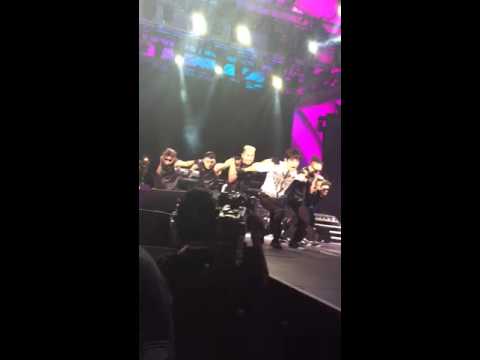 KMF 2015: TVXQ - Catch Me [Fancam]