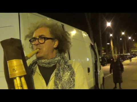 Il Maestro Maurizio Stammati suona in piazza...