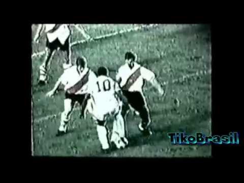 Pelé vs 11 Defenders