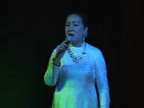 Thể hiện bởi Hồng Vân