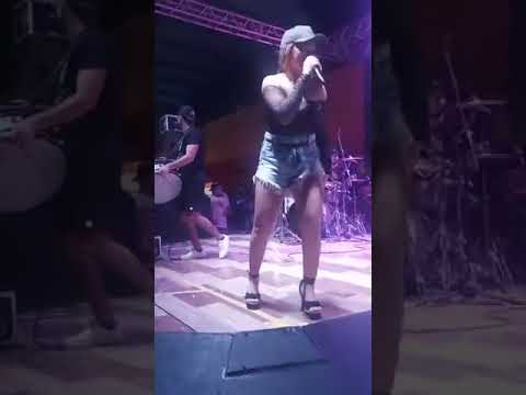 Nossa primeira vez não vai ser no carro com @adrianafeghaly9327 & @forrodugaviaoofc 🎼🎤