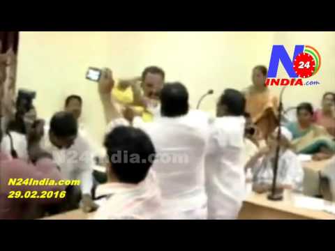 TDP Leaders Fight in Municipal Corporation Meeting in Guntur.(N24India)