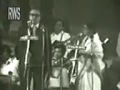 classic singer..Lata and Mukesh live - कभी कभी मेरे दिल में ख्याल आता है- rare video