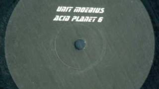 Unit Moebius - World Turns Round