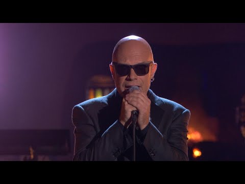 Coco Jr. eert Luc De Vos met 'Soms vraagt een mens zich af' | Liefde Voor Muziek