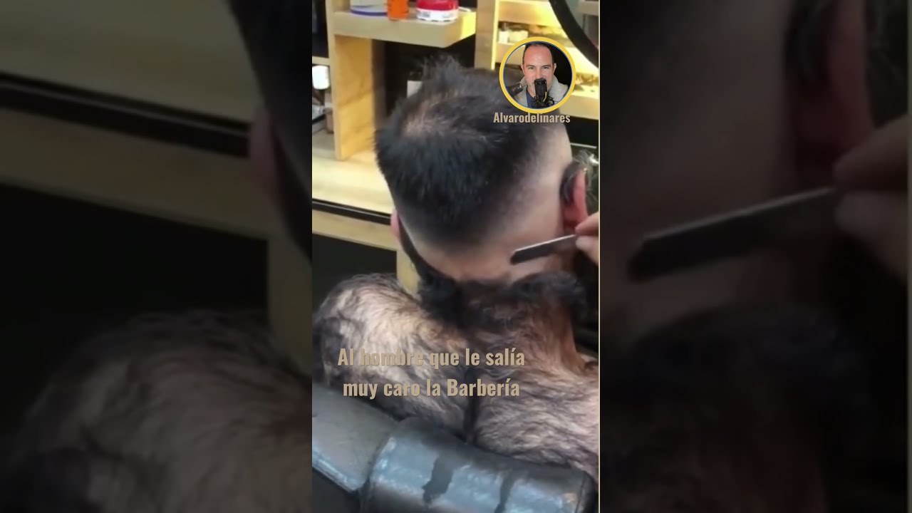 Un hombre Oso en la Barbería recortándole el pelo y secando la espalda#shorts #reels #oso #barbero