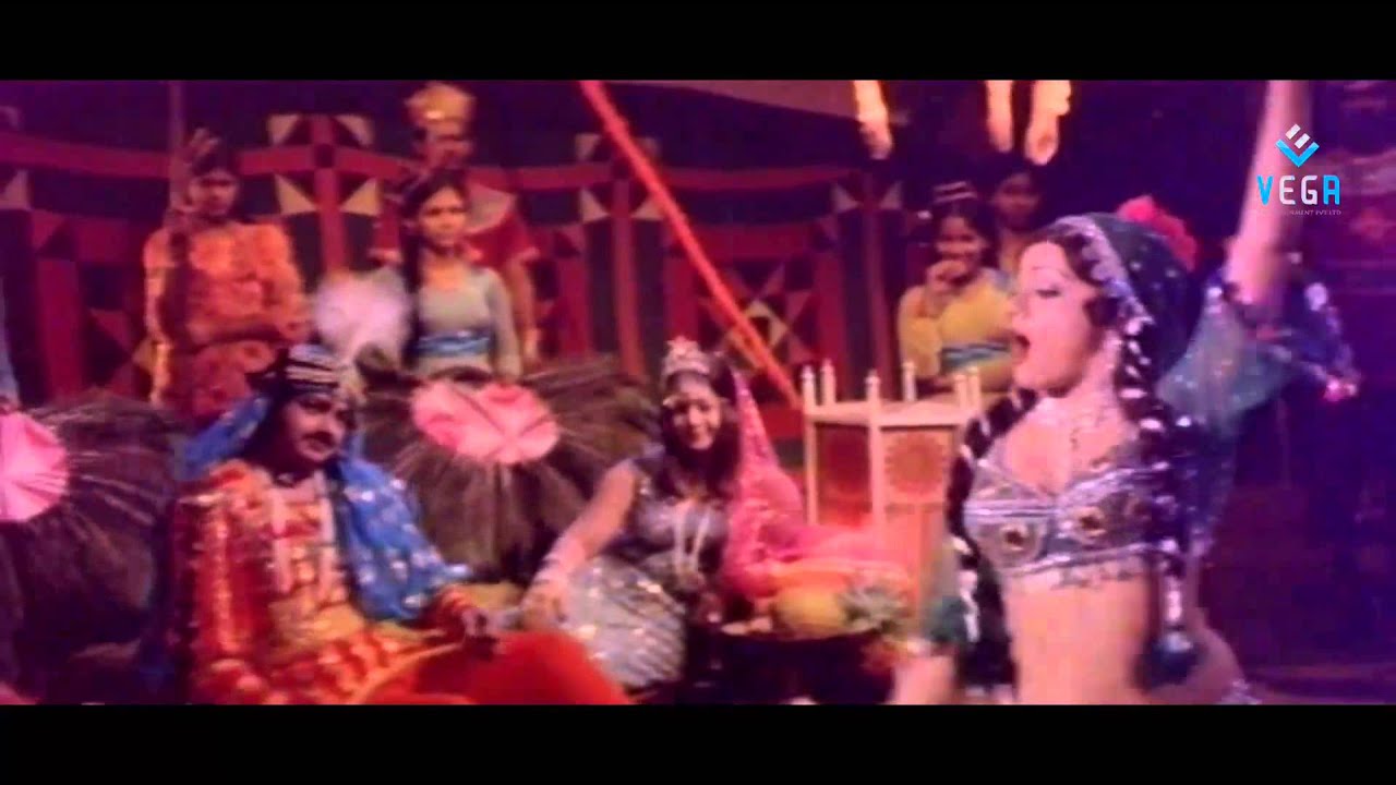 Pushpame Sivandhu Song Lyrics | Alavudeenum Arputha Vilakum | Vani Jairam