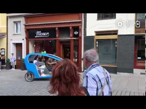 180718 Victoria - Spotted Filming in Prague