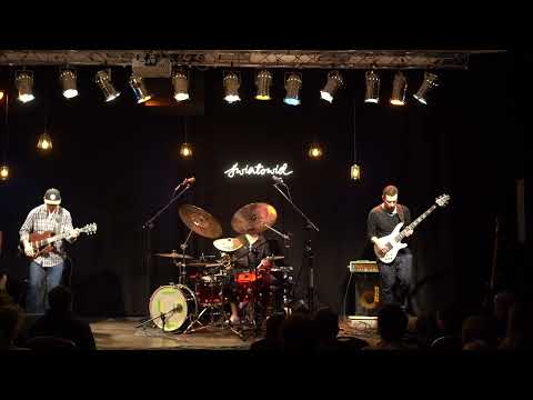 „Fly High” - Maciek Mazurek Trio