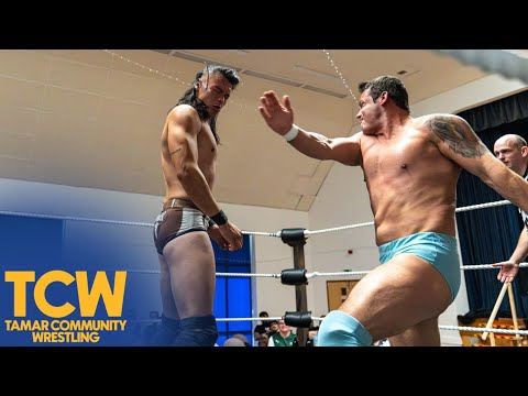 „Der sexy Cowboy“ Karl Parker gegen „Der König der Sportler“ Joey Seven