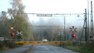 preview picture of video '[SJ/Transitio] KtK (Kust-till-Kust) train on a foggy morning at Badstrandsvägen level crossing...'