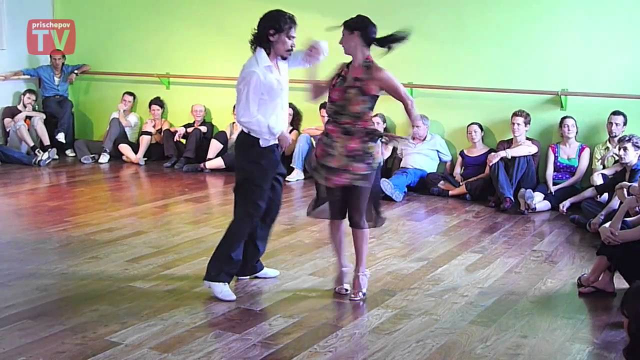 Video thumbnail for Gaston Torelli y Moira Castellano DNI Tango Studio Buenos Aires, Argentina February 2010 (5)