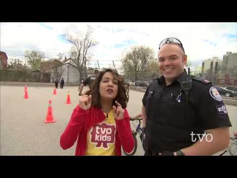 Constable Peter De Quintal teams up with TVO Kids to deliver bicycle safety tips